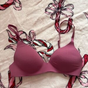 Victoria’s Secret plum t-shirt lightly lined wireless bra 32B